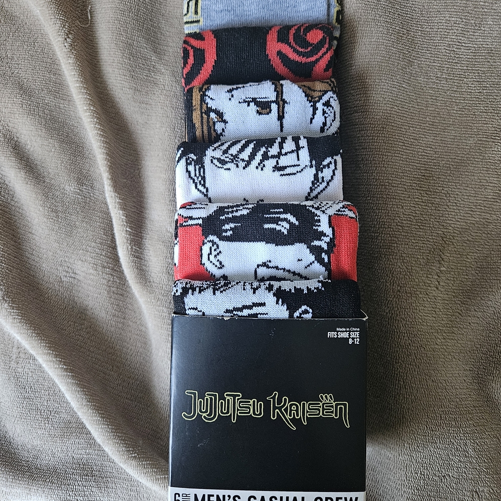 NEW BIOWORLD JUJUTSU KAISEN 6 PAIR MENS CASUAL CREW MADE FEOM RECYCLED YARN 8-12
